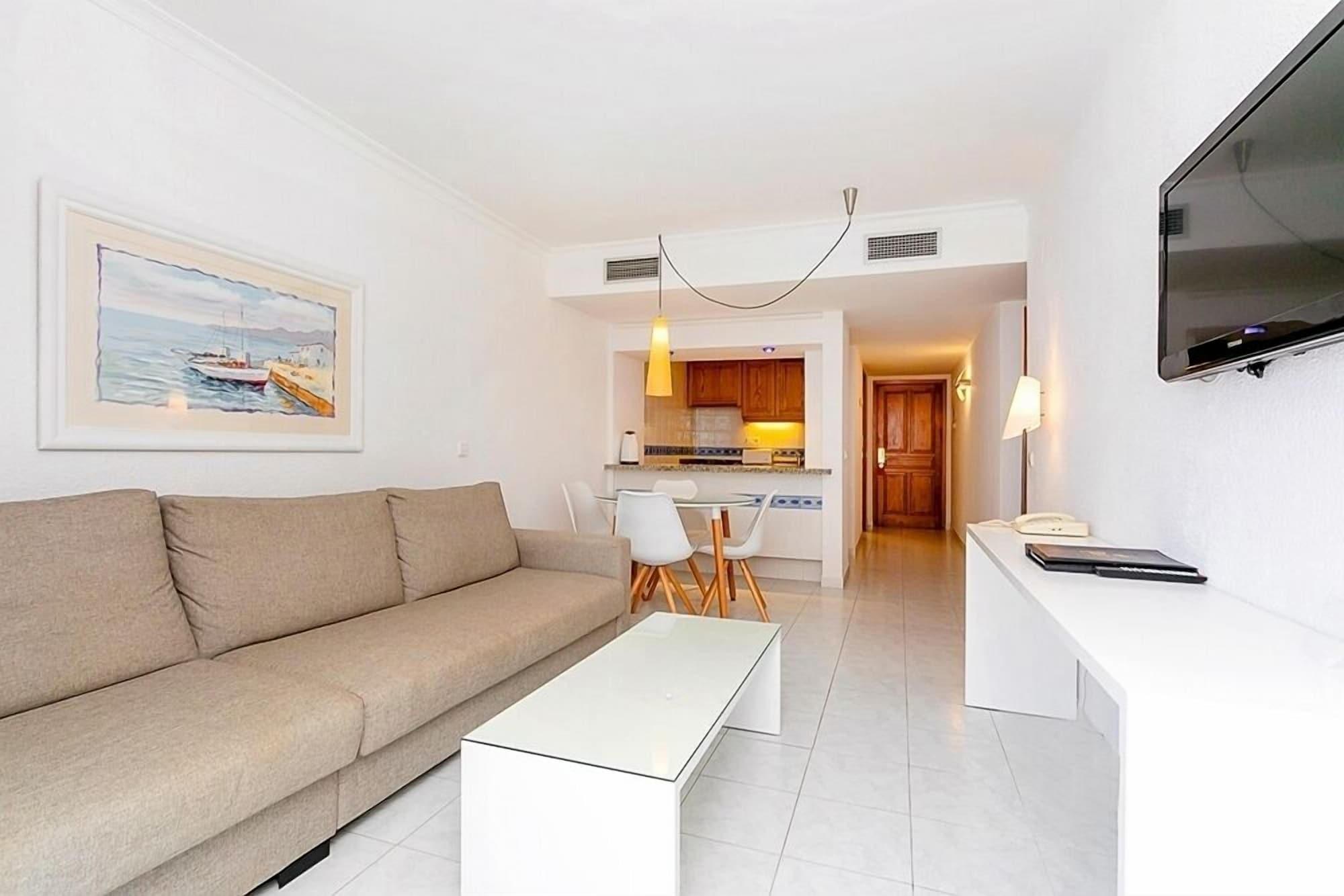 Aparthotel Duquesa Playa Santa Eularia des Riu Ngoại thất bức ảnh