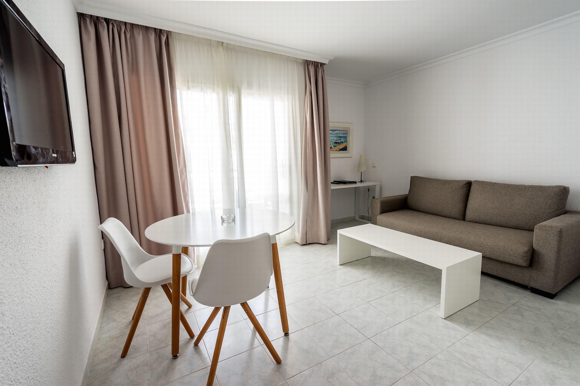 Aparthotel Duquesa Playa Santa Eularia des Riu Ngoại thất bức ảnh