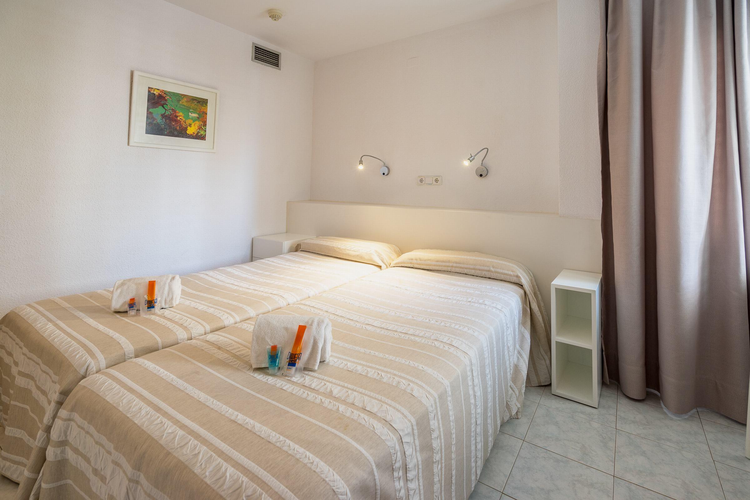 Aparthotel Duquesa Playa Santa Eularia des Riu Ngoại thất bức ảnh