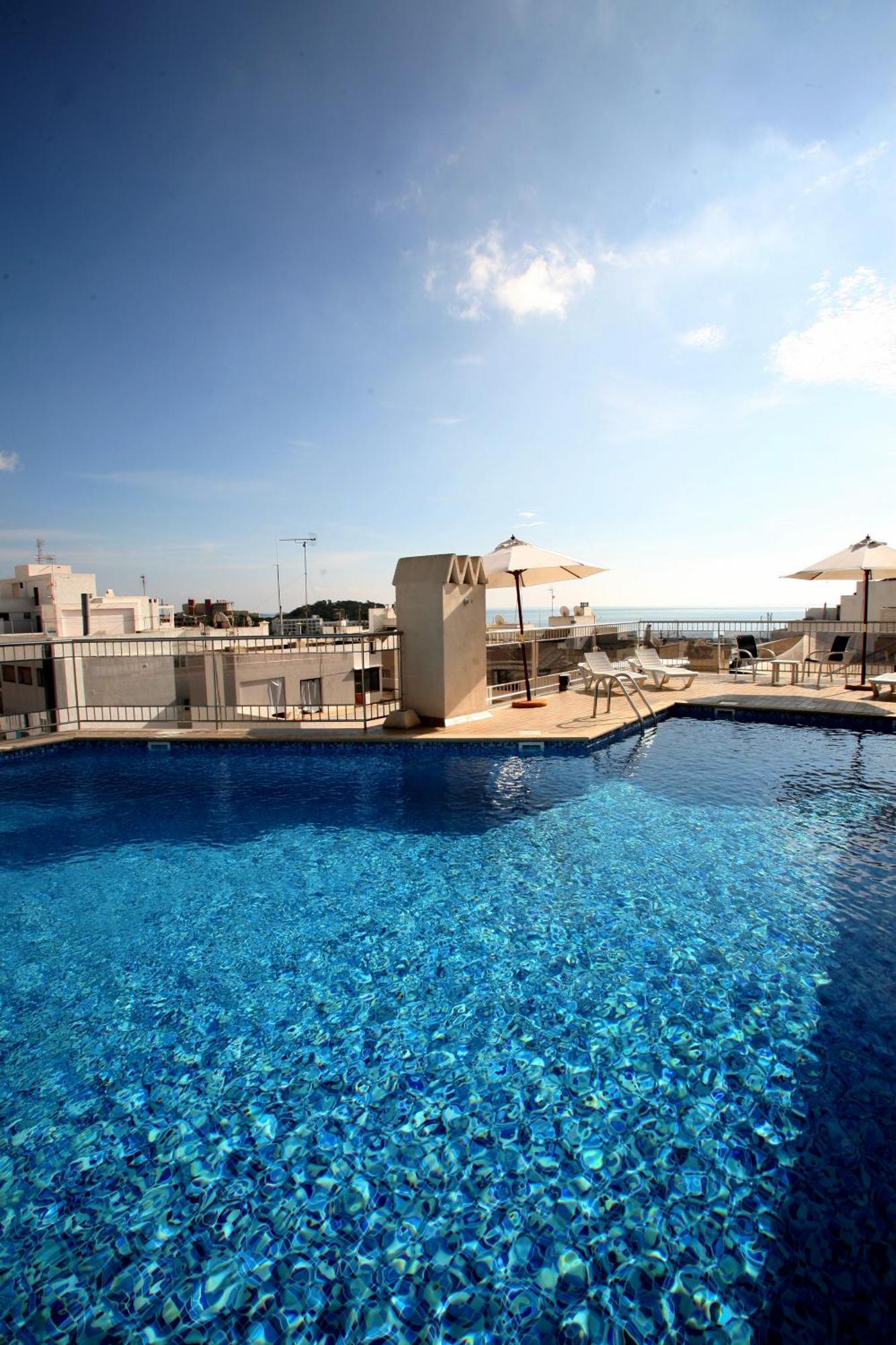 Aparthotel Duquesa Playa Santa Eularia des Riu Ngoại thất bức ảnh
