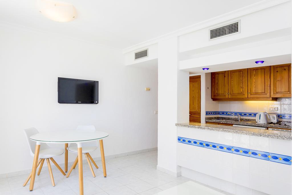 Aparthotel Duquesa Playa Santa Eularia des Riu Ngoại thất bức ảnh