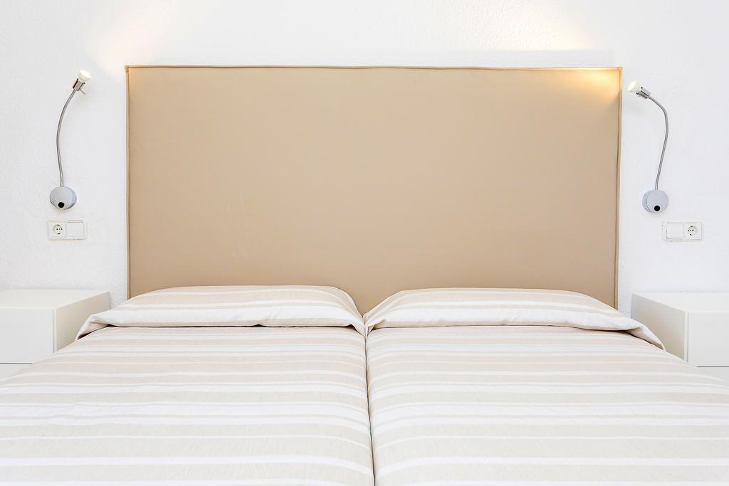 Aparthotel Duquesa Playa Santa Eularia des Riu Ngoại thất bức ảnh
