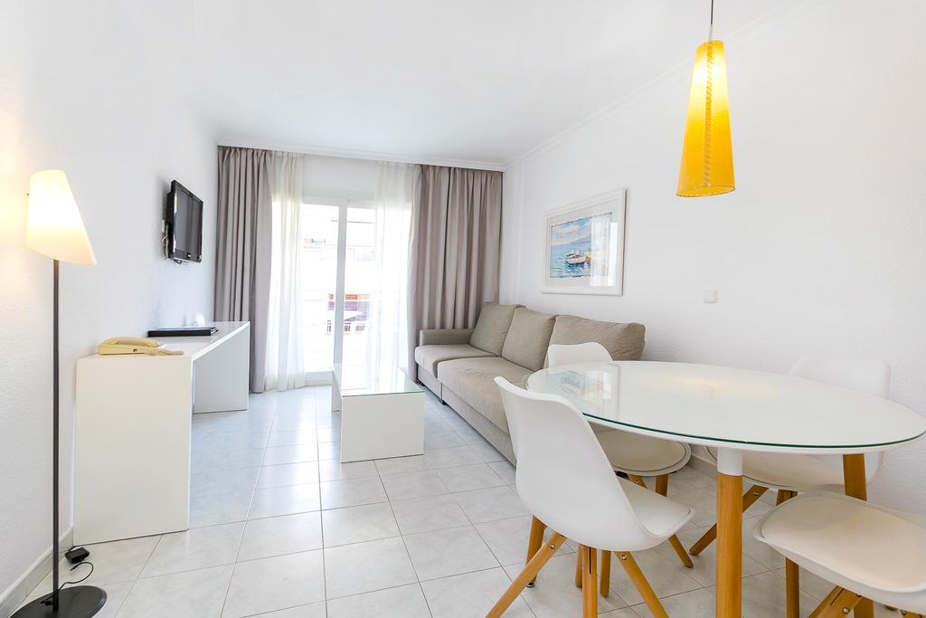 Aparthotel Duquesa Playa Santa Eularia des Riu Ngoại thất bức ảnh