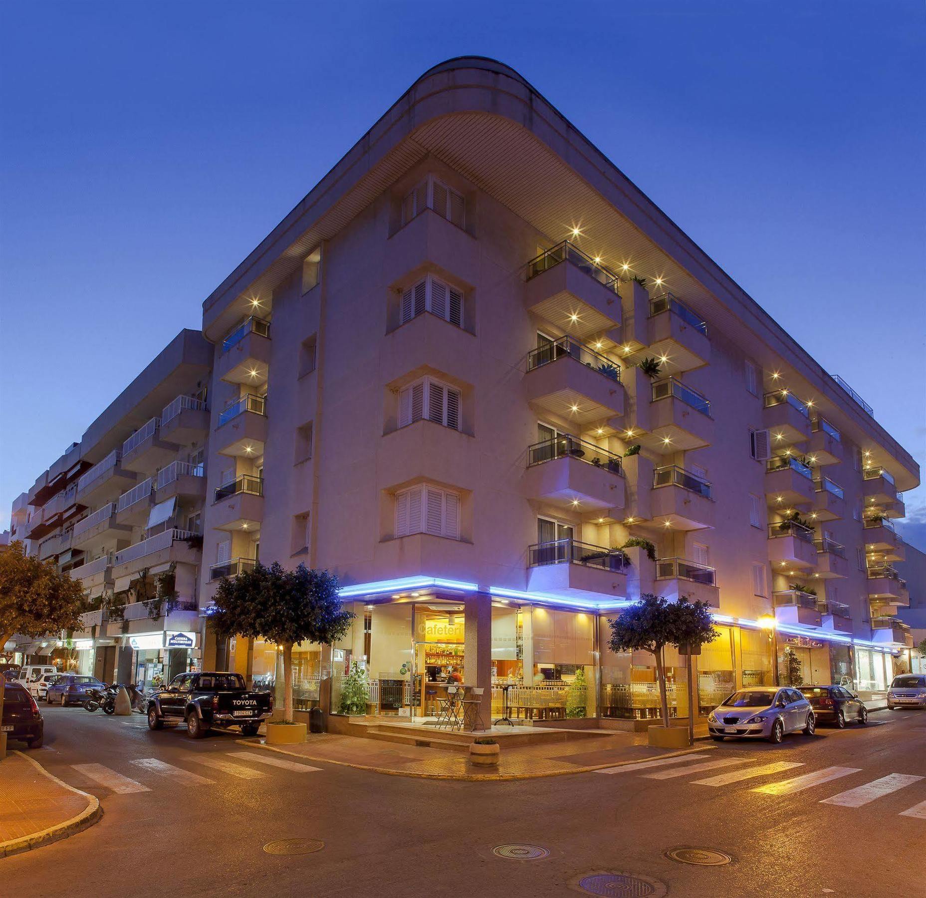 Aparthotel Duquesa Playa Santa Eularia des Riu Ngoại thất bức ảnh