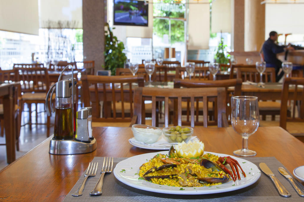 Aparthotel Duquesa Playa Santa Eularia des Riu Ngoại thất bức ảnh