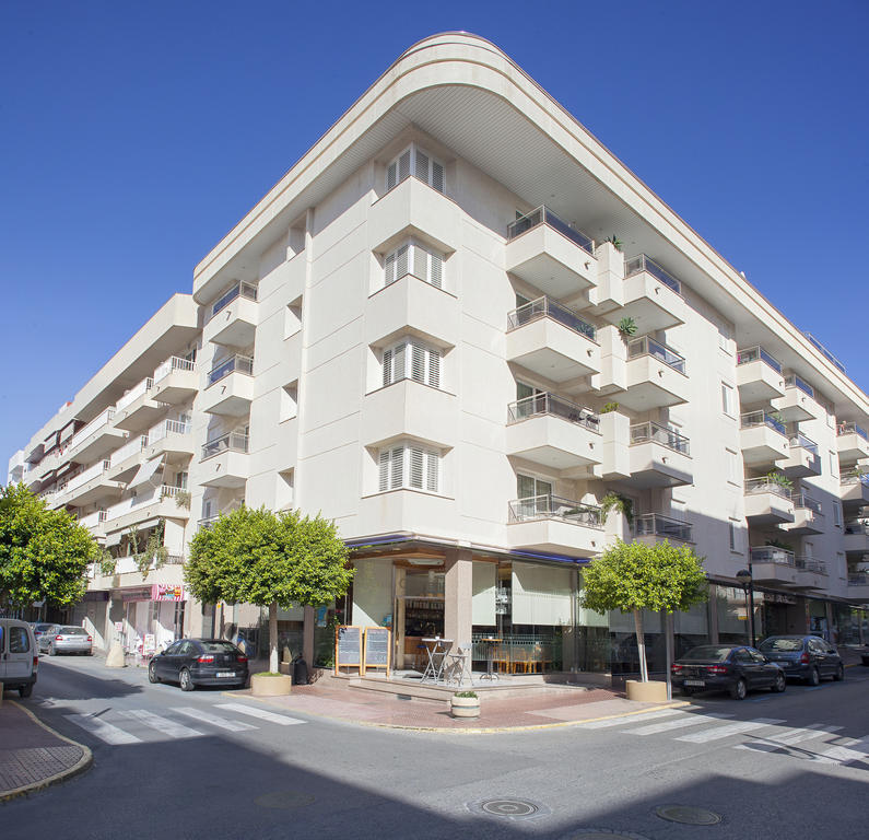 Aparthotel Duquesa Playa Santa Eularia des Riu Ngoại thất bức ảnh